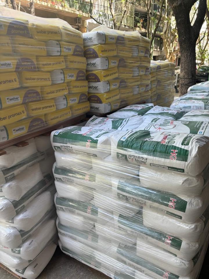 Bolsas en el depósito · Materiales Echeverría, corralón en Belgrano