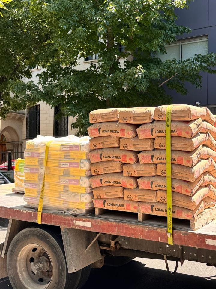 Cemento en pallet para entregar · Materiales Echeverría, corralón en Belgrano