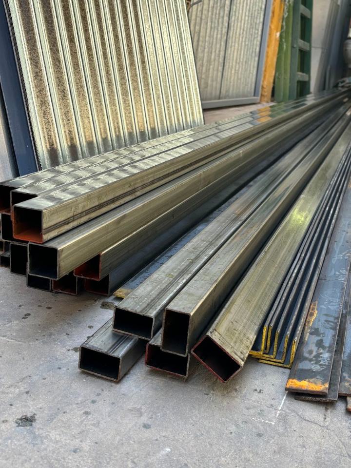 Perfiles y caños de acero · Materiales Echeverría, corralón en Belgrano